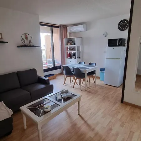 Gruissan-port-t3-2chambres-5pers-43m2-parking-clim-piscine-valerie *
