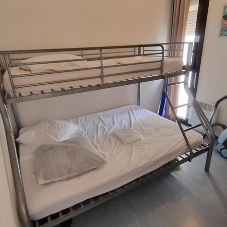 Gruissan-port-t3-2chambres-5pers-43m2-parking-clim-piscine-valerie Apartamento
