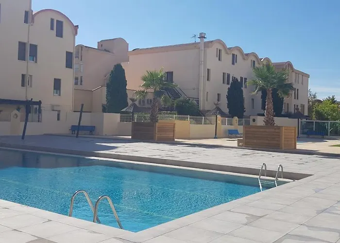 Gruissan-port-t3-2chambres-5pers-43m2-parking-clim-piscine-valerie Gruissan